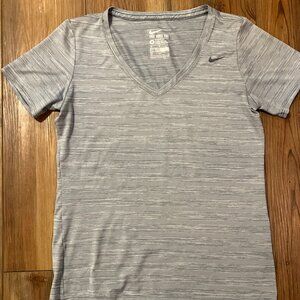 Women's M Nike Dri Fit Gray V Neck Blouse Active Athletic Wicking Short Sleeve